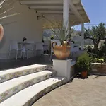 לינה וארוחת בוקר Athena